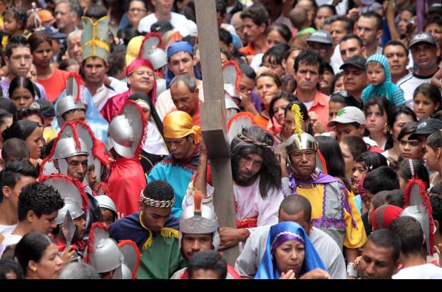 Manuel Saldarriaga - En sectores como en el barrio Moravia, esta celebración religiosa se realizó con actores, en vivo, que llamaron la atención de los habitantes y que los hicieron experimentar con más dramatismo los sucesos bíblicos.