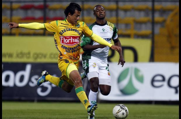 Colprensa - A Equidad lo salvó la campana. El equipo capitalino empató en el último minuto con un impecable tiro libre de Javier Araujo. Al final con un 1-1 se cerró el encuentro.
