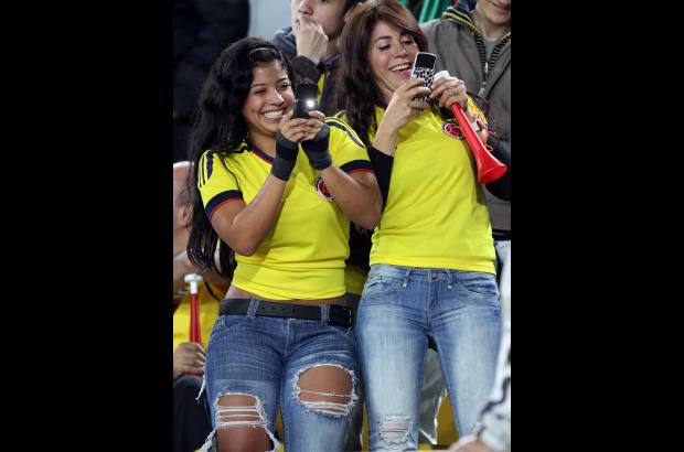 Colprensa - Fiesta en las tribunas de El Camp&#237;n durante el compromiso.