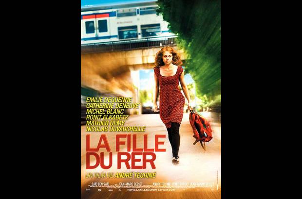 La fille du rer - La chica del tren (André Téchiné, 2009) - Mientras Louise trabaja cuidando niños, Jeanne, su hija, busca trabajo sin mucho éxito. Tras leer en Internet una oferta de trabajo de Samuel Bleistein, un abogado que conoció cuando era joven, la madre fragua la manera de hacer que los caminos de estos dos personajes se crucen.