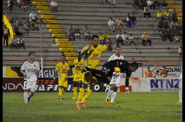 COLPRENSA - Con 23 unidades también quedó el Once Caldas, que se impuso de visita sobre el Atlético Huila para meterse muy cerca de la clasificación, cuando restan cinco jornadas y 15 puntos en juego de la fase todos contra todos.