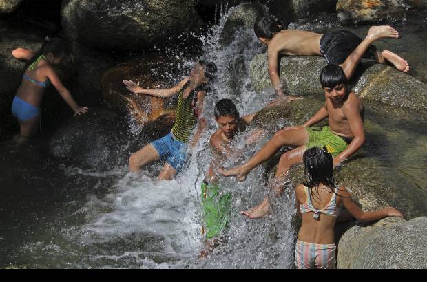 Henry Agudelo - Piscinas, toboganes, discotecas y un alojamiento que recuerda la arquitectura colonial, lo hacen un buen paseadero. Pasear en esta localidad del Oriente fue una tradici&#243;n que en buen ahora se est&#225; recuperando.