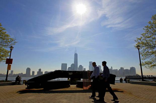 Reuters - Una vez convertido en el edificio m&#225;s alto del continente americano, ahora los operarios deber&#225;n concluir las obras para que pueda abrir oficialmente sus puertas el pr&#243;ximo a&#241;o.
