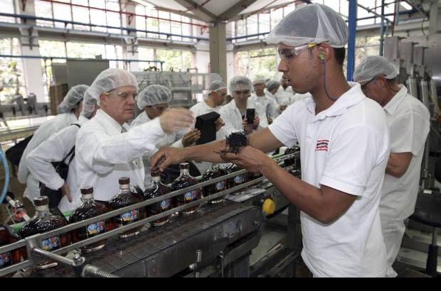 Foto Donaldo Zuluaga - La botella fue dise&#241;ada por el artista antioque&#241;o.