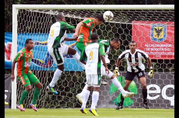 Colprensa - Envigado super&#243; en el estadio de Techo 0-2 a Equidad.