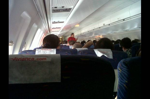 Juan José García Villegas - Rosa María Silgado, jefa de todas las auxiliares de vuelo de SAM, fue la encargada de atender a los últimos pasajeros de la aerolínea.