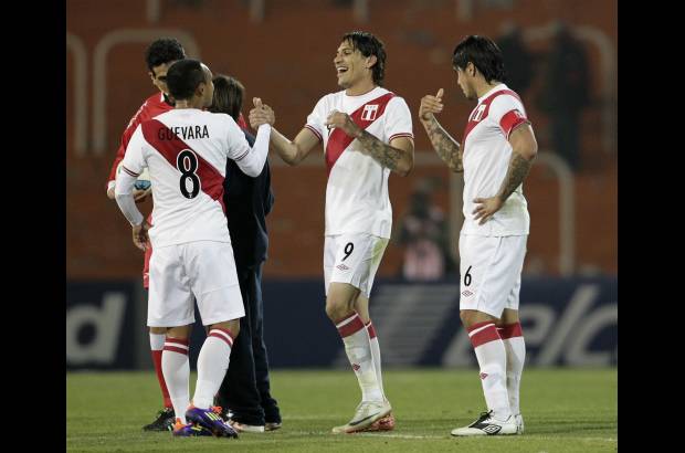 Reuters - El martes, en el mismo escenario, Per&#250; enfrentar&#225; a Chile, con quien comparte el primer lugar con cuatro puntos.
