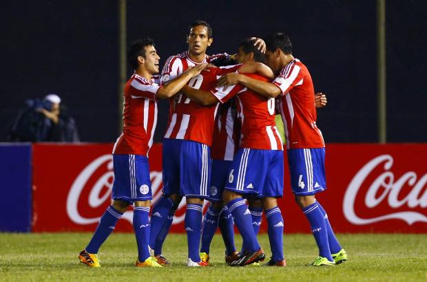 AP - Paraguay arrancó el partido tomando la iniciativa en el ataque principalmente a través de los potentes remates del mediocampista Jorge Rojas, quien abrió el marcador apenas a los 7 minutos.