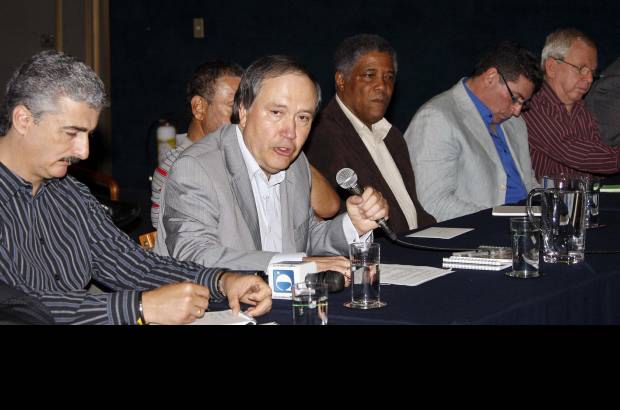 Jaime P&#233;rez Mun&#233;var - Los foristas ratificaron la necesidad de que los medios de comunicaci&#243;n sean asumidos como una herramienta educativa y que la incursi&#243;n de los t&#233;cnicos en ellos, debe ser antecedida por un cuidadoso proceso de preparaci&#243;n.