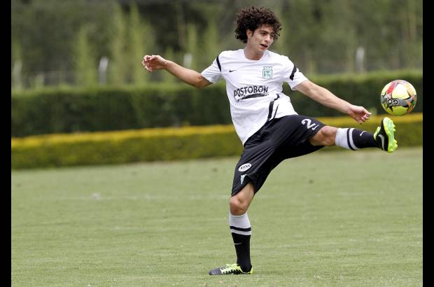 Donaldo Zuluaga - Stefan Medina juega bien de central y de lateral.