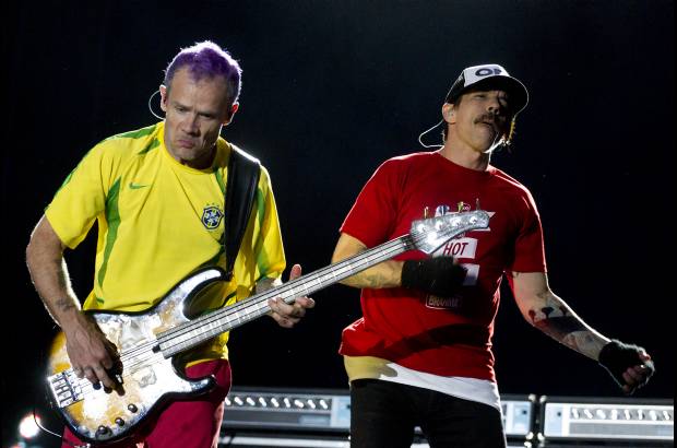 Reuters - Red Hot Chili Peppers, consiguió dar sabor y justificar una programación que ha sido criticada por aburrida y a la que le faltó algo más de ese picante.