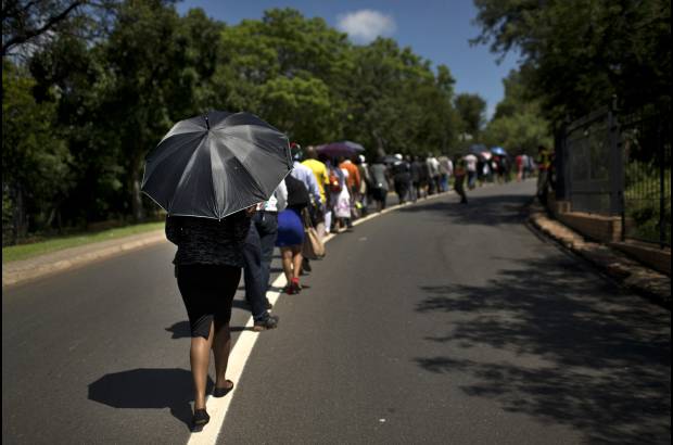 AP - El viernes será el último día en que el cuerpo del líder sudafricano esté expuesto.