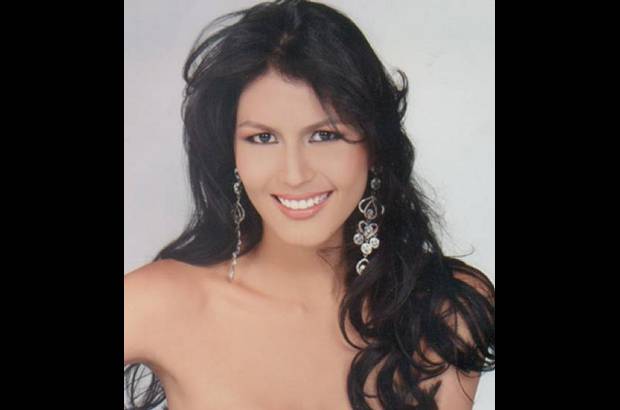 Cortes&#237;a Concurso Nacional de Belleza - Lizeth naci&#243; en Florencia el 16 de febrero de 1991 y tiene 20 a&#241;os. Sus medidas son: 87-64-95. Mide 1.77 metros. Sus ojos son negros, cabello negro y piel trigue&#241;a. Cursa sexto semestre de Derecho en la Fundaci&#243;n Universitaria San Mart&#237;n en Bogot&#225;. Es hija de Usmel Mendieta (fallecido) y Bellaned Villanueva.
