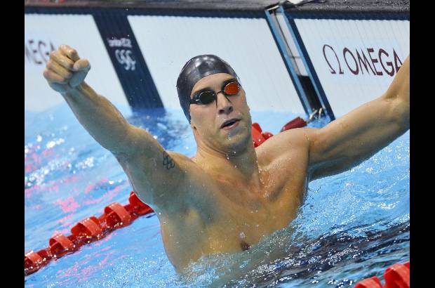 Reuters - Matt Grevers de Estados Unidos celebra tras conocer el resultado de los 100 metros espalda en nataci&#243;n. Reuters