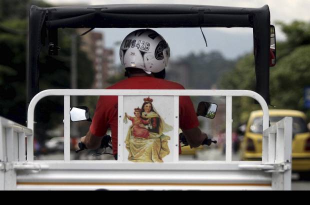 Juan Antonio S&#225;nchez - Es com&#250;n que los conductores porten un escapulario de la Virgen del Carmen.