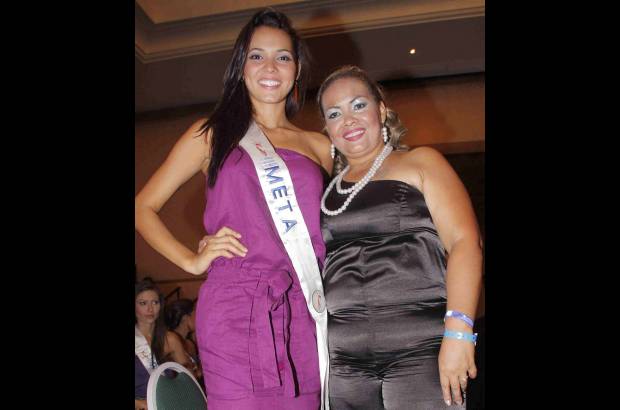 Colprensa - Los jurados encargados de escoger a la madre ganadora fueron Juan Del Mar, Toya Montoya, Gladita Vergara y Tere de Ram&#237;rez.