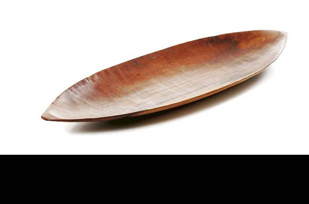Fino Lino Batea - Para guardar como un tesoro los condimentos, tener a la mano la sal y la pimienta o como recipiente para servir la ensalada, para eso y más la madera tiene un espacio ganado en la cocina.