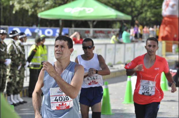 Esteban Jaramillo y Sebasti&#225;n Salazar - M&#225;s de 10 mil competidores se dieron cita en esta hist&#243;rica cita deportiva que se corr&#237;a en las modalidades de 5, 10, 21 y 42 kil&#243;metros.