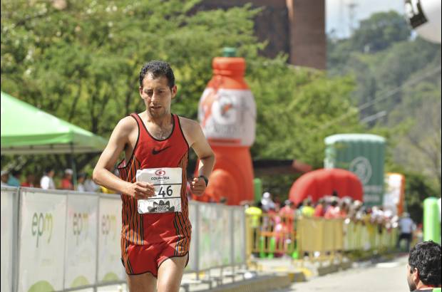 Esteban Jaramillo y Sebasti&#225;n Salazar - M&#225;s de 10 mil competidores se dieron cita en esta hist&#243;rica cita deportiva que se corr&#237;a en las modalidades de 5, 10, 21 y 42 kil&#243;metros.