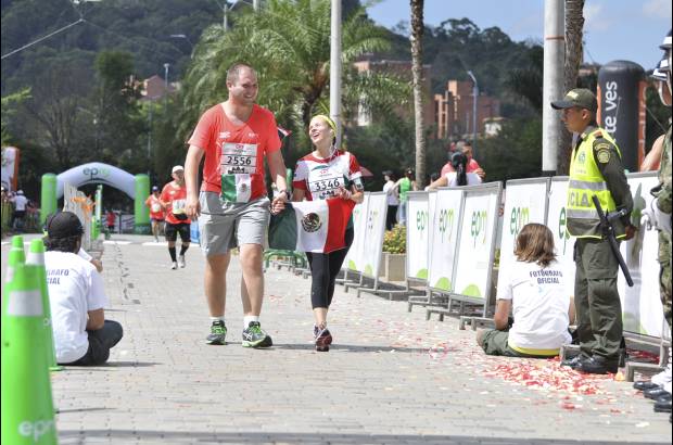 Esteban Jaramillo y Sebasti&#225;n Salazar - M&#225;s de 10 mil competidores se dieron cita en esta hist&#243;rica cita deportiva que se corr&#237;a en las modalidades de 5, 10, 21 y 42 kil&#243;metros.