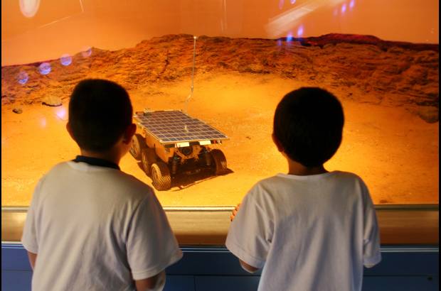 FOTO EL COLOMBIANO - El Planetario de Medell&#237;n Jesus Emilio Ram&#237;rez Gonz&#225;lez ofrece un escenario a la altura de los m&#225;s modernos del mundo, dedicado a la labor cient&#237;fica y educativa de la ciudad. Est&#225; integrado a la mayor zona l&#250;dica, tecnol&#243;gica y cient&#237;fica de la capital antioque&#241;a.