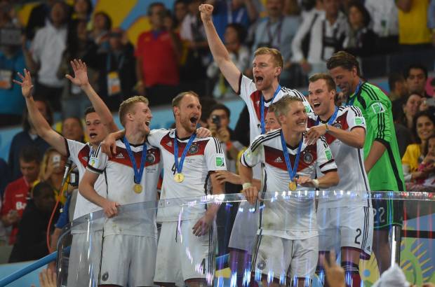 FOTO AFP - Alemania, campeona del Mundial de Brasil 2014 al ganar en la prórroga de la final a Argentina (1-0) en el estadio de Maracaná de Río de Janeiro, sumó su cuarto título de esta competición, de la que no era el vencedor desde hace 24 años, desde Italia 90' ante el mismo rival con idéntico marcador.