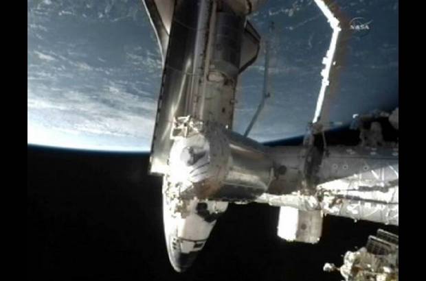 Reuters - "El Atlantis ha llegado", gritó Ronald Garan hijo, astronauta a bordo de la estación. "Bienvenidos a la Estación Espacial Internacional por última vez". Se trató del 46to acoplamiento de una nave espacial con la estación orbital.