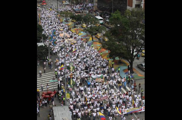 Hern&#225;n Vanegas - La marcha sali&#243; desde el teatro Pablo Tob&#243;n Uribe en la Avenida La Playa, pas&#243; por la Avenida Oriental hasta tomar la Avenida San Juan. All&#237;, en el Parque de la Luz, fue la concentraci&#243;n m&#225;xima.