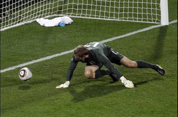 AP - Un incre&#237;ble error del arquero Robert Green le entreg&#243; a Estados Unidos un empate y priv&#243; a Inglaterra de su primer triunfo en el Grupo C del Mundial.
