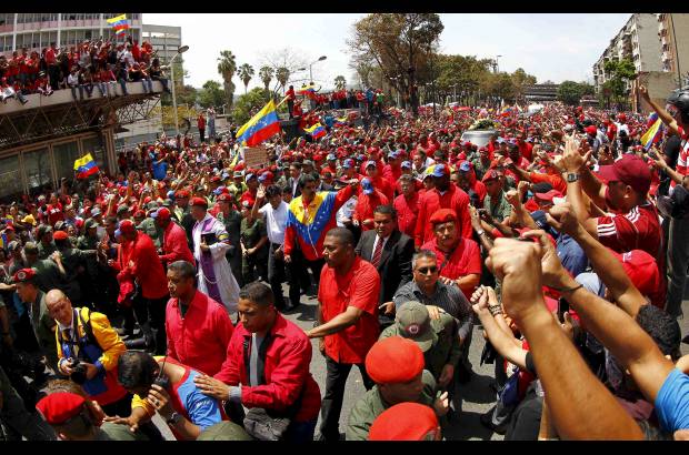 AP - La gente le envi&#243; diversos mensajes de apoyo al Ejecutivo venezolano.
