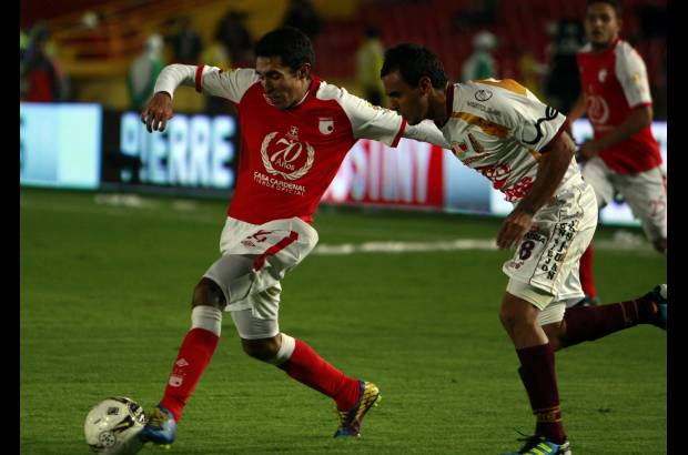 Colprensa - Con dos goles de Óscar Rodas y uno de Luis Manuel Seijas, Santa Fe venció sin problemas al Tolima este sábado en el estadio El Campín.