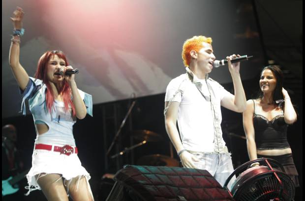 Robinson S&#225;enz - El concierto de la agrupaci&#243;n de M&#233;xico RBD se realiz&#243; el 21 de octubre de 2005 tambi&#233;n en el Estadio Atanasio Girardot.