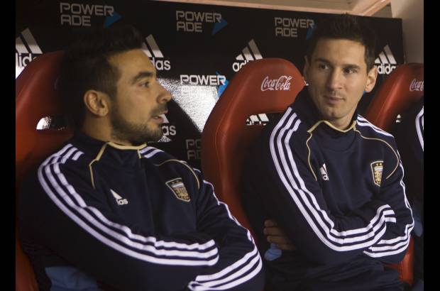AP - Lionel Messi arrancó el partido en el banco de suplentes.