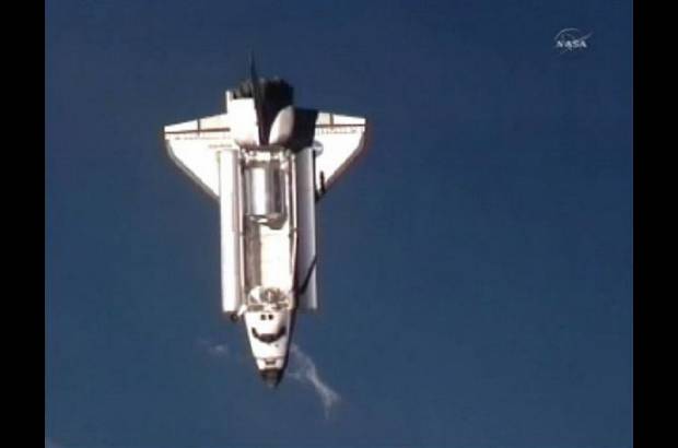 Reuters - La campana naval de la estación sonó luego de que el Atlantis se acopló a 386 kilómetros (240 millas) sobre el Océano Pacífico.