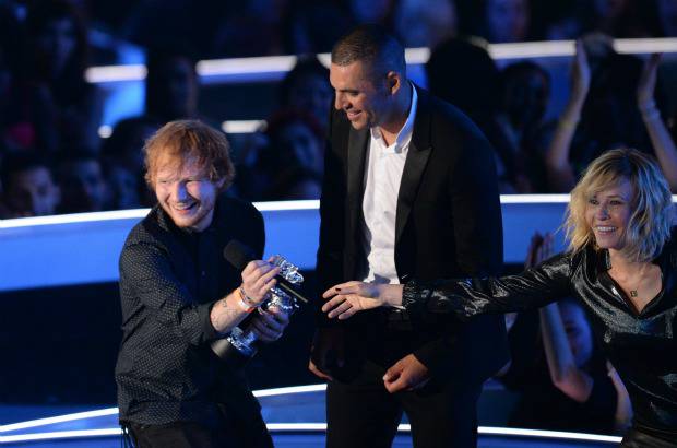AFP - Ganadores en principales categor&#237;as: video masculino: &quot;Sing&quot;, Ed Sheeran