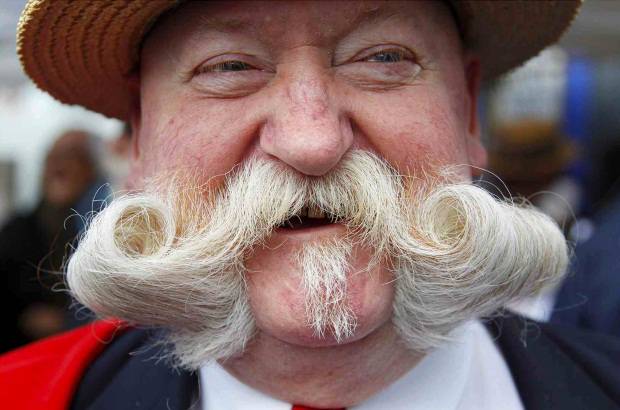 Reuters - Extra&#241;a competencia para elegir el mejor bigote de B&#233;lgica.