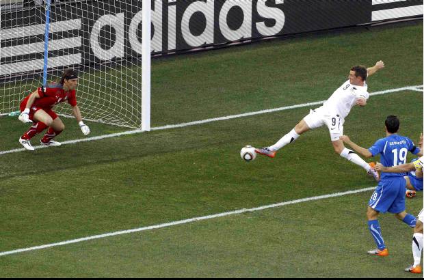 Reuters - as penurias de Europa en la Copa Mundial continuaron este domingo cuando Italia apenas pudo empatar 1-1 con Nueva Zelanda luego de ceder un gol madrugador.