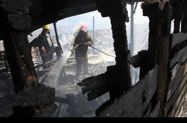 Hern&#225;n Vanegas - Una v&#237;ctima mortal dej&#243; la explosi&#243;n e incendio en una vivienda en el barrio Par&#237;s de Bello.