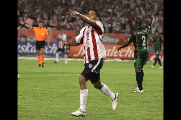 Colprensa - Un gol de carambola en el minuto 86 del ca&#241;onero Carlos Bacca dio la victoria el equipo de Diego Uma&#241;a, que se fue en ventaja en el primer tiempo con un anotaci&#243;n del mismo Bacca en el minuto 11 y otra de V&#237;ctor Cort&#233;s en el 17.