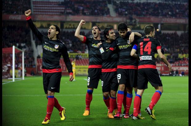 Reuters - El Atl&#233;tico asegur&#243; as&#237; as&#237; un enfrentamiento con el Real Madrid por el t&#237;tulo de la Copa del Rey.