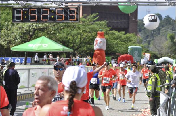 Esteban Jaramillo y Sebasti&#225;n Salazar - M&#225;s de 10 mil competidores se dieron cita en esta hist&#243;rica cita deportiva que se corr&#237;a en las modalidades de 5, 10, 21 y 42 kil&#243;metros.