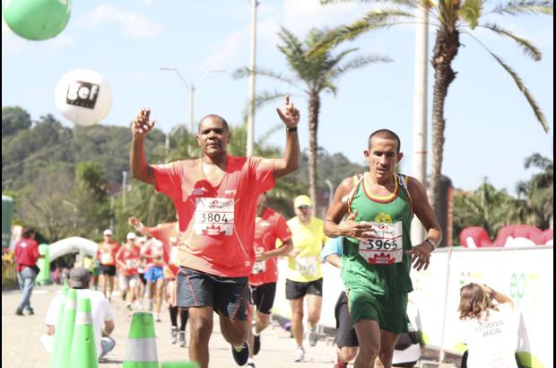 Esteban Jaramillo y Sebasti&#225;n Salazar - M&#225;s de 10 mil competidores se dieron cita en esta hist&#243;rica cita deportiva que se corr&#237;a en las modalidades de 5, 10, 21 y 42 kil&#243;metros.