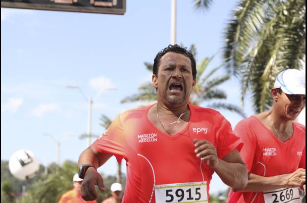 Esteban Jaramillo y Sebasti&#225;n Salazar - M&#225;s de 10 mil competidores se dieron cita en esta hist&#243;rica cita deportiva que se corr&#237;a en las modalidades de 5, 10, 21 y 42 kil&#243;metros.