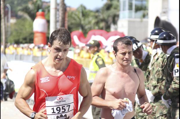 Esteban Jaramillo y Sebasti&#225;n Salazar - M&#225;s de 10 mil competidores se dieron cita en esta hist&#243;rica cita deportiva que se corr&#237;a en las modalidades de 5, 10, 21 y 42 kil&#243;metros.