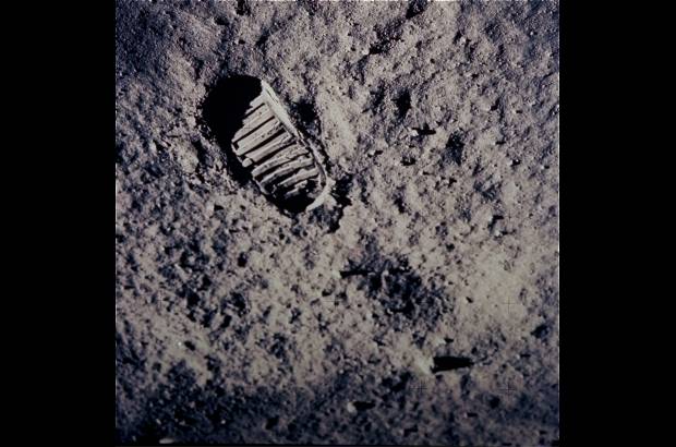 AP - &quot;Un peque&#241;o paso para el hombre, un enorme salto para la humanidad&quot; fue la frase que inmortaliz&#243; al entonces comandante de la misi&#243;n Apollo 11.