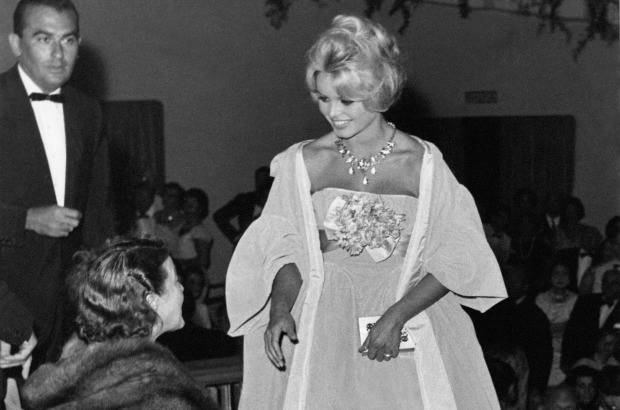 AFP - Fotograf&#237;a de 1958. Bardot asist&#237;a al estreno de la pel&#237;cula &quot;En cas de malheur&quot; (En caso de adversidad), dirigida por Claude Autant-Lara, durante el Festival de Cine de Venecia.
