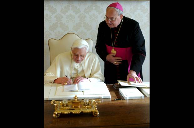 REUTERS - Ha publicado tres enc&#237;clicas &quot;Deus caritas est&quot; (2006); &quot;Spe salvi&quot; (2007) y &quot;Caritas in veritate&quot; 2009 y el nuevo compendio del Catecismo de la Iglesia Cat&#243;lica en 2005.