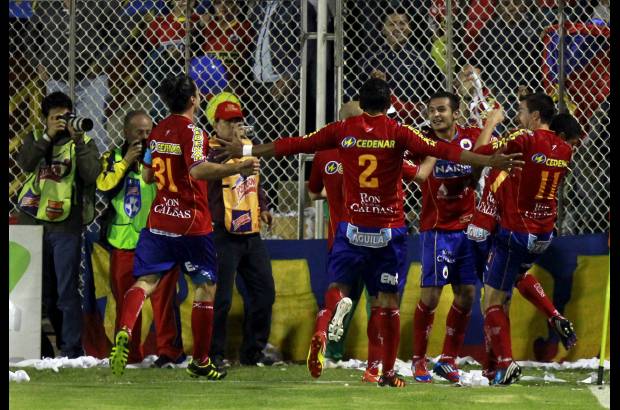 Colprensa - Un zapatazo de Kevin Rendón, en la etapa inicial, animó a los hinchas pastusos que acompañaron a su equipo en el estadio La Libertad.