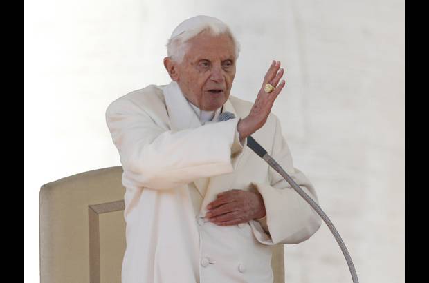 REUTERS - ... y cómo su decisión de renuncia no la ha tomado por motivos particulares, sino por el bien de la Iglesia.