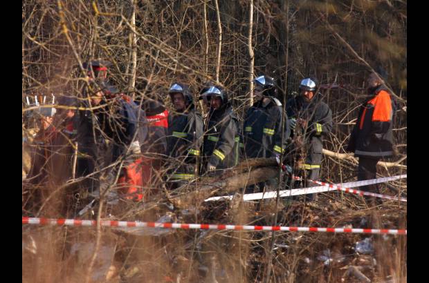 Reuters - En las im&#225;genes se vieron &#225;rboles afectados por la cat&#225;strofe y multitud de peque&#241;os fragmentos del avi&#243;n y columnas de humo.